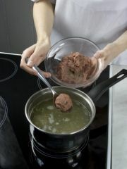 Приготовление блюда по рецепту - Кололак гехаркуни (тефтели из говядины). Шаг 6