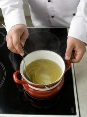 Приготовление блюда по рецепту - Запеканка из спагетти с сырным соусом. Шаг 1