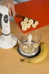 Приготовление блюда по рецепту - Банановый коктейль на основе кефира и ряженки. Шаг 1