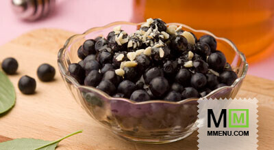 Ягоды с медом и орехами Ягоды с медом и орехами