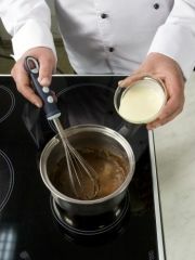 Приготовление блюда по рецепту - Мороженое с соусом какао. Шаг 1