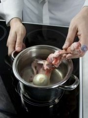 Приготовление блюда по рецепту - Хамраши (Суп-лапша с фрикадельками и фасолью). Шаг 2
