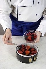 Приготовление блюда по рецепту - Творожный торт с ягодами. Шаг 5