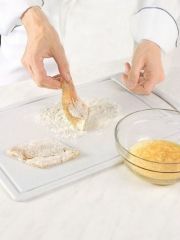 Приготовление блюда по рецепту - Рыба под «шубой» из сыра. Шаг 3