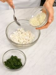 Приготовление блюда по рецепту - Равиоли со шпинатом (2). Шаг 2