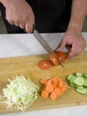 Приготовление блюда по рецепту - Салат из овощей с фасолью. Шаг 1