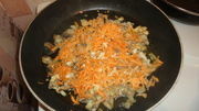Приготовление блюда по рецепту - Жаренная фунчоза с грибами. Шаг 2