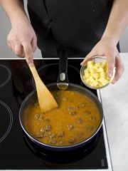 Приготовление блюда по рецепту - Мясной суп-гуляш. Шаг 3