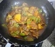 Приготовление блюда по рецепту - Жареная свинина в томате(гулаожу). Шаг 6
