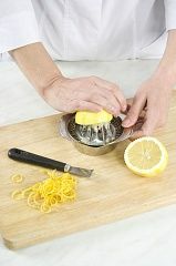 Приготовление блюда по рецепту - Свинина, маринованная в соевом соусе и лимонном соке. Шаг 1