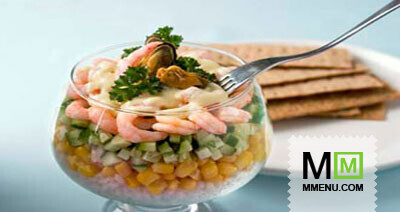 Салат с морепродуктами и кукурузой Салат с морепродуктами и кукурузой