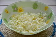Приготовление блюда по рецепту - Пикантный салат в апельсиновых корзиночках. Шаг 3