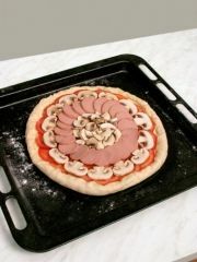 Приготовление блюда по рецепту - Пицца «Пиноккио». Шаг 2