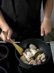 Приготовление блюда по рецепту - Чахохбили из курицы. Шаг 1