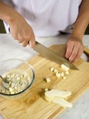Приготовление блюда по рецепту - Гебжалия (закуска из сулугуни). Шаг 3