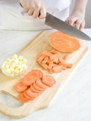 Приготовление блюда по рецепту - Классический морковный цимес. Шаг 1