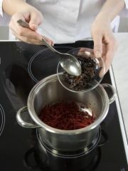 Приготовление блюда по рецепту - Чернослив со свеклой. Шаг 2