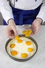 Приготовление блюда по рецепту - Творожник с абрикосами. Шаг 5