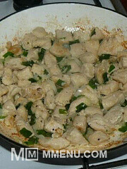 Приготовление блюда по рецепту - Куриное филе в сметанном соусе. Шаг 5