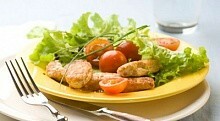 Рецепт - Нежные куриные котлеты с зеленым салатом