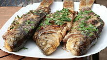 Рецепт - Караси на углях. рецепт рыбы в сливочно-чесночном масле с зеленью.