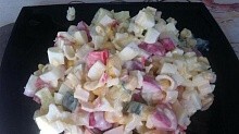 Рецепт - Салат с крабовыми палочками и редисом
