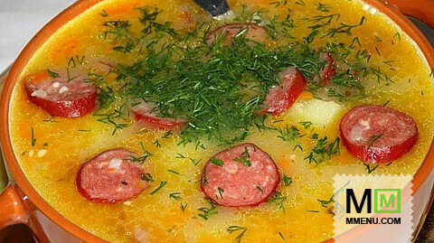 Гороховый суп с охотничьими колбасками и сыром