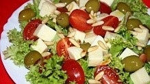 Рецепт - Лёгкий салат с моцареллой и помидорами