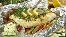 Рецепт - Белая рыба, запеченная с овощами