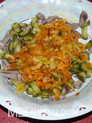 Приготовление блюда по рецепту - Теплый салат с куриными сердечками. Шаг 9