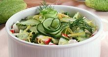 Рецепт - Салат из свежих огурцов с крабами