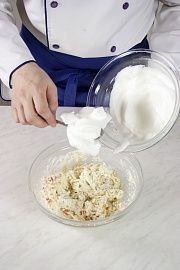 Приготовление блюда по рецепту - Запеканка со спагетти, творогом и цукатами. Шаг 4
