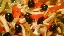 Рецепт - Салат с ветчиной, помидорами и оливками