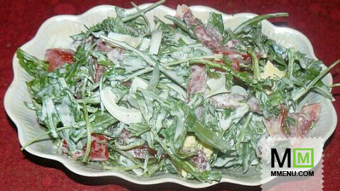 Сытный салат с рукколой.
