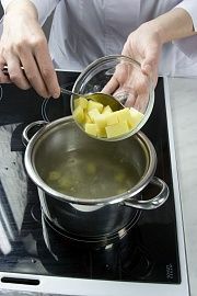 Приготовление блюда по рецепту - Острый суп с перепелами. Шаг 3