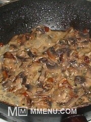 Приготовление блюда по рецепту - Грибы тушенные с картошкой в горшочках . Шаг 3