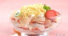 Салат-коктейль с гусем, клубникой и ананасами