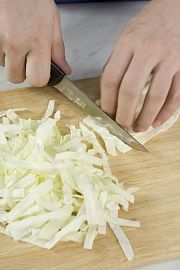 Приготовление блюда по рецепту - Щи с тмином и сыром. Шаг 1