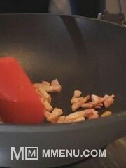 Приготовление блюда по рецепту - Спагетти карбонара со свиной грудинкой с сыром пармезаном в сливочном соусе. Шаг 1