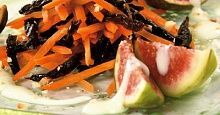 Рецепт - Салат из моркови с инжиром и черносливом