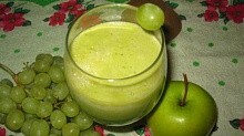 Рецепт - Сок из киви, яблока и винограда