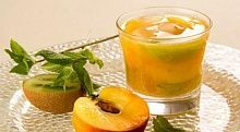 Рецепт - Напиток из персиков с киви