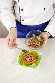 Приготовление блюда по рецепту - Салат из свинины с кунжутом. Шаг 4
