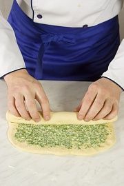 Приготовление блюда по рецепту - Ароматный хлеб с чесноком. Шаг 2