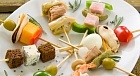 Бандерилья (закуски, нанизанные на шпажки) Бандерилья (закуски, нанизанные на шпажки)