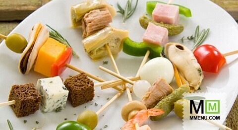 Бандерилья (закуски, нанизанные на шпажки) Бандерилья (закуски, нанизанные на шпажки)