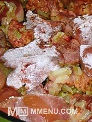 Приготовление блюда по рецепту - Салат с куриной печенью (горячий). Шаг 3