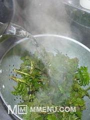 Приготовление блюда по рецепту - Салат из крапивы. Шаг 3