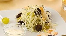 Рецепт - Салат из кольраби с виноградом