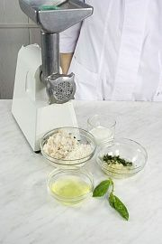 Приготовление блюда по рецепту - Уха с фрикадельками из трески. Шаг 3